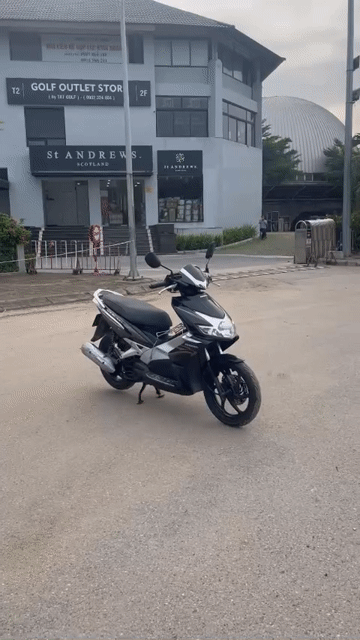 Honda Airblade 110 FI Đen bạc 6 nan. Mua bán Xe máy tại Quận Nam Từ Liêm Hà Nội được đăng bởi Quỳnh chi hình 1