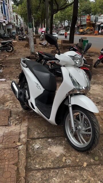 Honda SH 150i 2014 Trắng Smartkey. Mua bán Xe máy tại Thành phố Pleiku Gia Lai được đăng bởi Xe Máy Nguyễn Vũ Gialai hình 1