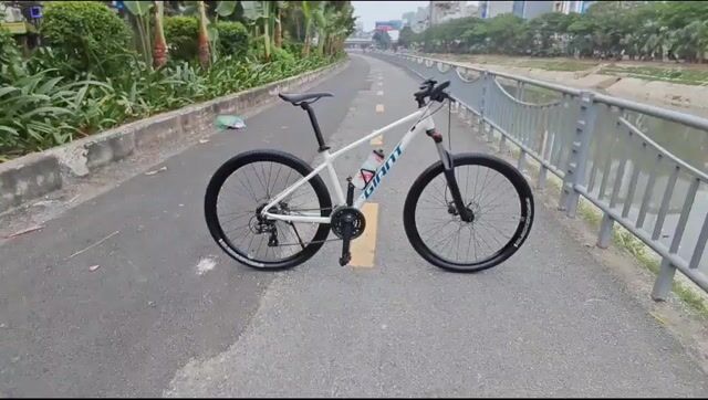Xe đạp địa hình Giant ATX 810 2025 Trắng. Mua bán Xe đạp tại Quận Đống Đa Hà Nội được đăng bởi Bảo trang hình 1
