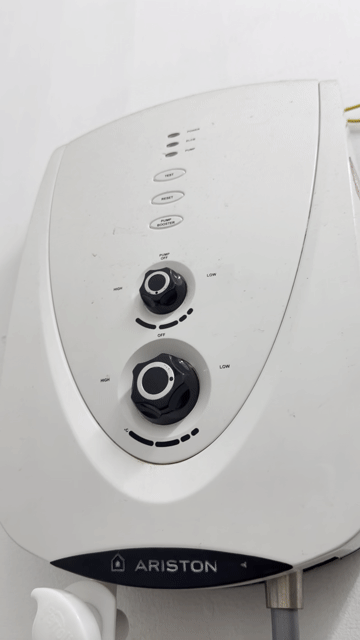 Máy nước nóng Ariston Trắng có bơm trợ lực. Mua bán Nội thất, đồ gia dụng khác tại Quận 3 Tp Hồ Chí Minh được đăng bởi yếnp hình 1