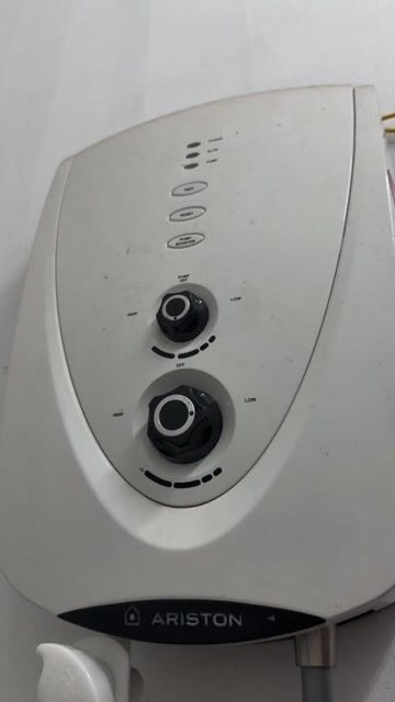 Máy nước nóng Ariston Trắng có bơm trợ lực. Mua bán Nội thất, đồ gia dụng khác tại Quận 3 Tp Hồ Chí Minh được đăng bởi yếnp hình 1