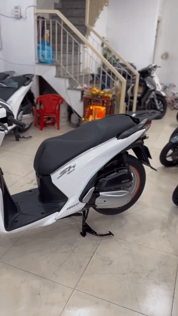 Honda SH 150 2016 Trắng Sport/Khoá Makey.BSTP. Mua bán Xe máy tại Quận 6 Tp Hồ Chí Minh được đăng bởi Cửa Hàng Xe Máy Hoà Bùi hình 1