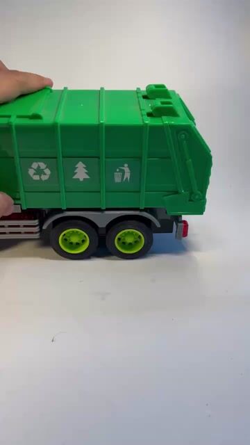 Xe đồ chơi nhựa Trắng, Xanh lá. Mua bán Mẹ và bé tại Thành phố Thủ Đức Tp Hồ Chí Minh được đăng bởi Cường Nguyễn hình 1