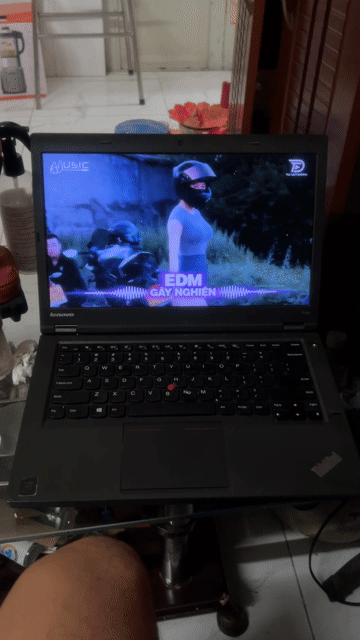 nhỏ em mới tặng laptop còn dư 1 cái anh em nào thi. Mua bán Laptop tại Quận 8 Tp Hồ Chí Minh được đăng bởi nguyen huu thien hình 1