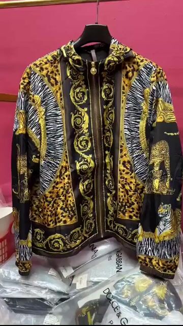 Áo khoác gió nam họa tiết Baroque Hổ Báo hoàng gia. Mua bán Quần áo tại Quận Tân Bình Tp Hồ Chí Minh được đăng bởi Việt Hoàng hình 1