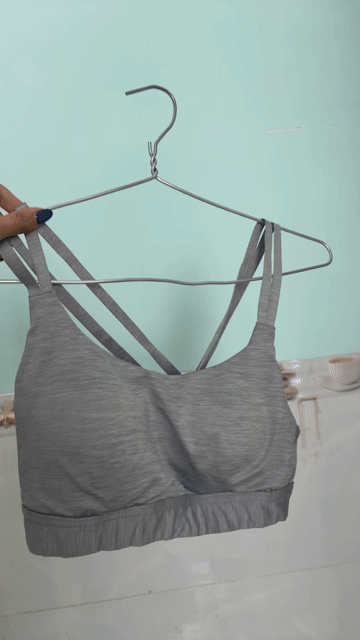 Áo bra thể thao UNDER ARMOUR Xám size 34. Mua bán Quần áo tại Quận 12 Tp Hồ Chí Minh được đăng bởi Phạm Xuân Minh Ngọc hình 1