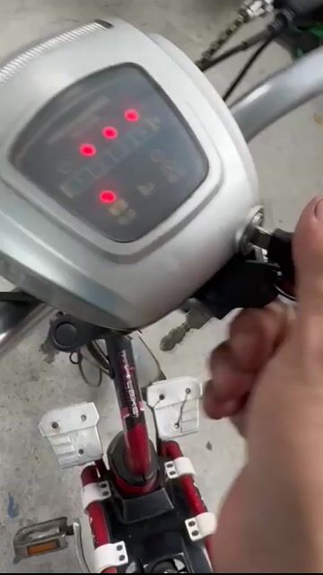 bán xe đạp điện như hình không sạc chạy ngon. Mua bán Xe điện tại Quận Hải Châu Đà Nẵng được đăng bởi Hiền hình 1