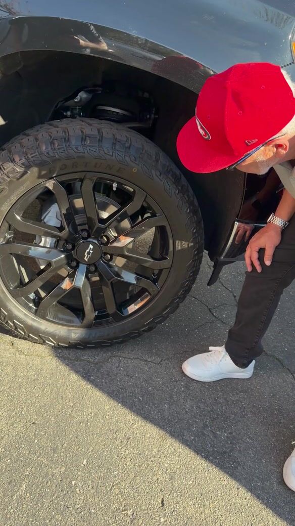 2024 Chevrolet Silverado 1500 video thumbnail