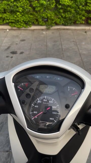 Honda SH 150i 2014 màu Trắng. Mua bán Xe máy tại Quận Cầu Giấy Hà Nội được đăng bởi Anh Khoa hình 1