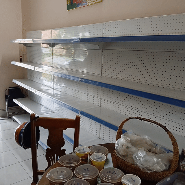 Kệ hàng Kim loại Trắng, Xanh Mới nguyên. Mua bán Tủ, kệ gia đình tại Quận Bình Thuỷ Cần Thơ được đăng bởi Nguyễn Cảnh Hoà hình 1