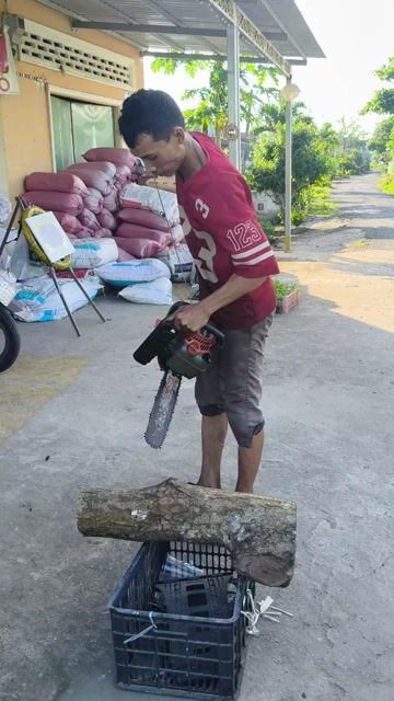 Máy cưa xích Hitachi Đen cam. Mua bán Đồ chuyên dụng, Giống nuôi trồng tại Huyện Châu Thành Sóc Trăng được đăng bởi NHAKINHDOANH hình 1