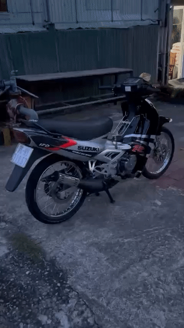 Suzuki Satria 2000 bạc đen máy ngon xe đẹp giá 28🍠. Mua bán Xe máy tại Thành phố Quảng Ngãi Quảng Ngãi được đăng bởi Hien hình 1