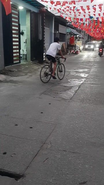 Xe đạp đua Đen Xanh lá đã dùng. Mua bán Xe đạp tại Quận Cẩm Lệ Đà Nẵng được đăng bởi Đỗ Văn Phú hình 1