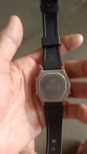 Đồng hồ Casio dây cao su vàng hồng
