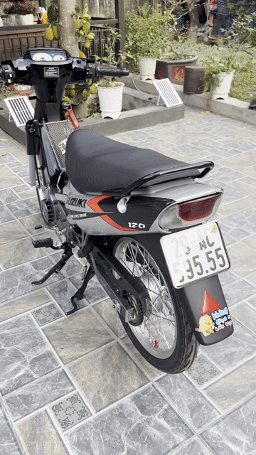 Suzuki Double Disc 120 Xám. Mua bán Xe máy tại Quận Hà Đông Hà Nội được đăng bởi Ngô Minh Hưng hình 1