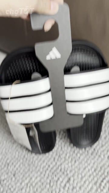 Dép Adidas Unisex Đen sọc trắng 38-39 Mới. Mua bán Giày dép tại Quận Bình Thạnh Tp Hồ Chí Minh được đăng bởi Maya hình 1