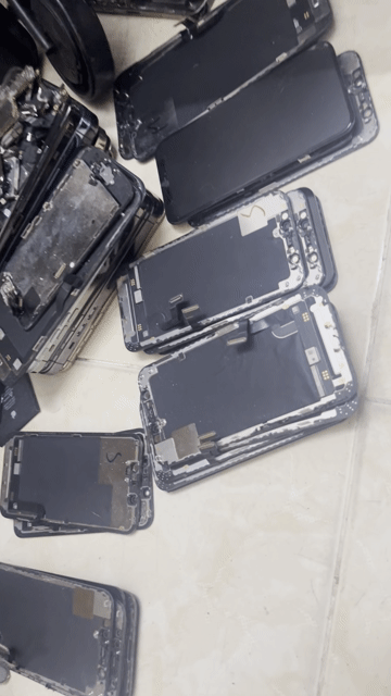 Dịch vụ thay màn zin lỗi iphone 13 mini bầmsọc xài. Dịch vụ sửa chữa & bảo dưỡng điện máy tại Quận Tân Phú Tp Hồ Chí Minh được đăng bởi Trương Hiệp hình 1