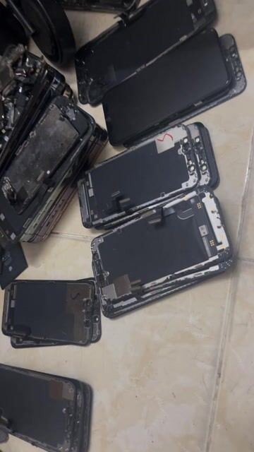 Dịch vụ thay màn zin lỗi iphone 13 mini bầmsọc xài. Dịch vụ sửa chữa & bảo dưỡng điện máy tại Quận Tân Phú Tp Hồ Chí Minh được đăng bởi Trương Hiệp hình 1