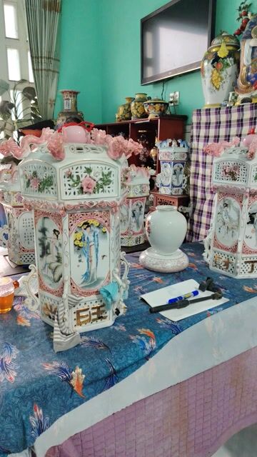 Lồng đèn sứ Cổ điển Hoa văn, hình người. Mua bán Đồ sưu tầm, đồ cổ tại Quận Bình Tân Tp Hồ Chí Minh được đăng bởi Minh Trung hình 1