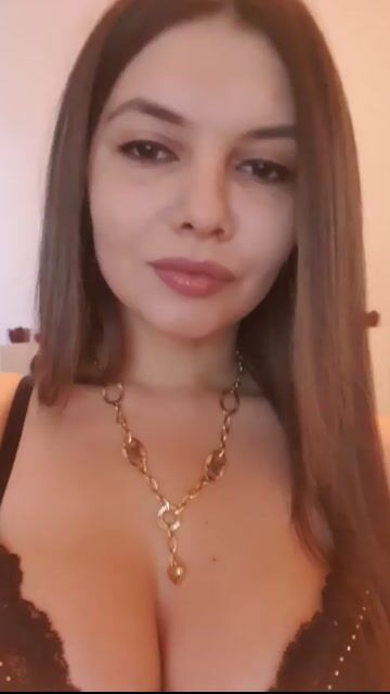 Model - AnaisQuinn striptease