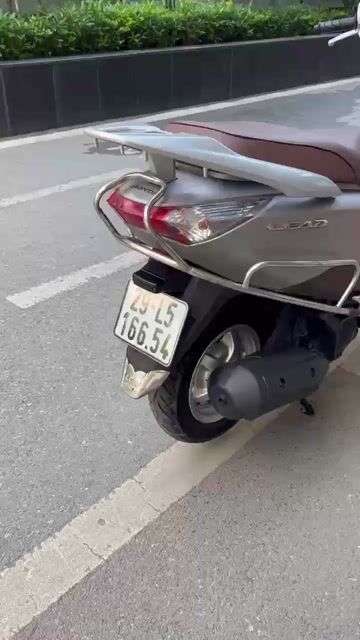 LEAD 125 mầu ghi sần xe đang dán kín nilon. Mua bán Xe máy tại Quận Thanh Xuân Hà Nội được đăng bởi Hằng hình 1