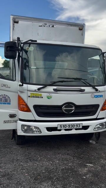 HINO 2005 . Tải 5.3T. Thùng Full inox kt 6.6x 2.15. Mua bán Xe tải, xe ben tại Huyện Bình Chánh Tp Hồ Chí Minh được đăng bởi Bãi Xe Ô tô Cường Phát hình 1
