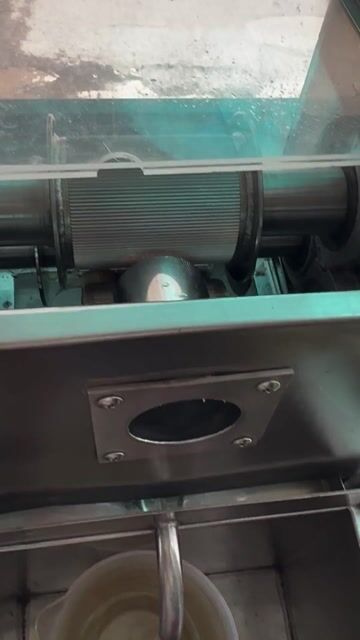 nhà chật cần thanh lý xe tủ nước mía. Mua bán Đồ chuyên dụng, Giống nuôi trồng tại Quận Gò Vấp Tp Hồ Chí Minh được đăng bởi Nguyễn Linh hình 1