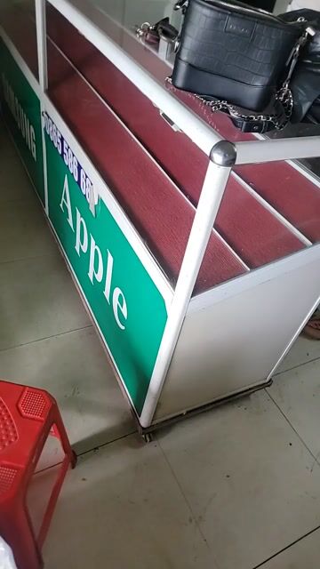 Tủ nhôm kính trưng bày điện thoại