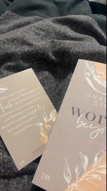 Wow wow wow, ich hätte nicht gedacht, dass eines der folgenden Bücher noch besser als der erst Teil ist aber doch, dieses Buch war noch besser. Die Geschichte noch atemberaubender und so so schön und unschön zugleich!! Ich liebe einfach alles an dieser Geschichte: dieses tolle „davor“ im Buch, wie das Buch aufgebaut worden ist, diese Selbstzweifel von beiden, diese forbidden romance, diese Gefühle die man nicht leugnen kann, Taylor, die es so besonders macht, die Entwicklung von beiden Protagonisten und natürlich diese Lovestory mit all ihren Fehlern, spicy Momenten wie auch mit den seelenberührenden Momenten und dieses Happy End 🥹 love love love it✨ perfekter Abschluss der Reihe❤️