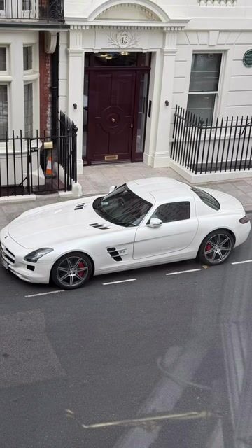 Carros incríveis que você vê pelas ruas de Londres 🇬🇧