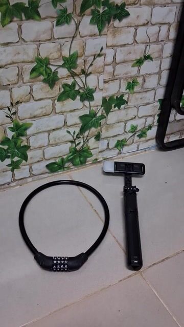 Combo ổ khóa gậy chụp ảnh Đen Kim loại. Mua bán Phụ kiện (Màn hình, Chuột...) tại Quận Bình Tân Tp Hồ Chí Minh được đăng bởi Ngọc Trân hình 1