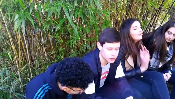 Un Moins/Un Plus,  employé libre-service