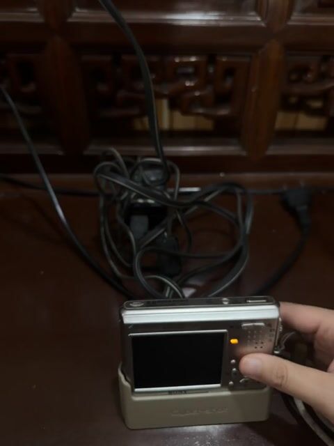 Máy ảnh Sony Cyber-shot Hỏng màn. Mua bán Máy ảnh, Máy quay tại Quận Hà Đông Hà Nội được đăng bởi Hằng Minh hình 1
