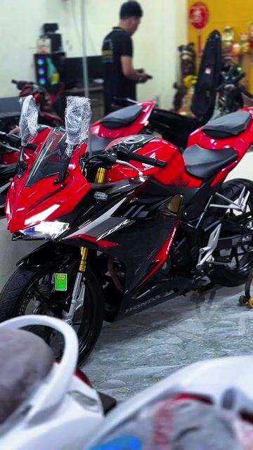 Honda CBR 150R 2021 Đỏ đen. Mua bán Xe máy tại Quận Cẩm Lệ Đà Nẵng được đăng bởi XE MÁY XUÂN TRUNG                      Bán Xe Trả Góp hình 1