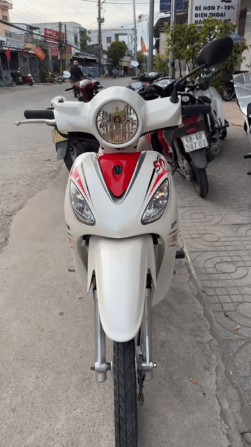 SYM Angela 50cc Trắng đỏ ( hỗ trợ góp ). Mua bán Xe máy tại Huyện Chợ Mới An Giang được đăng bởi Cửa hàng xe Thiên Phước 2 hình 1