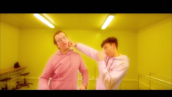 Le téléphone sonne toujours quatre fois