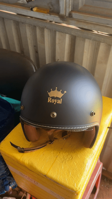 Mũ royal đen nhám. Mua bán Phụ kiện thời trang khác tại Thành phố Buôn Ma Thuột Đắk Lắk được đăng bởi Hoà Trương hình 1