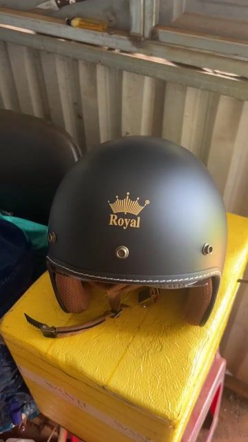 Mũ royal đen nhám. Mua bán Phụ kiện thời trang khác tại Thành phố Buôn Ma Thuột Đắk Lắk được đăng bởi Hoà Trương hình 1