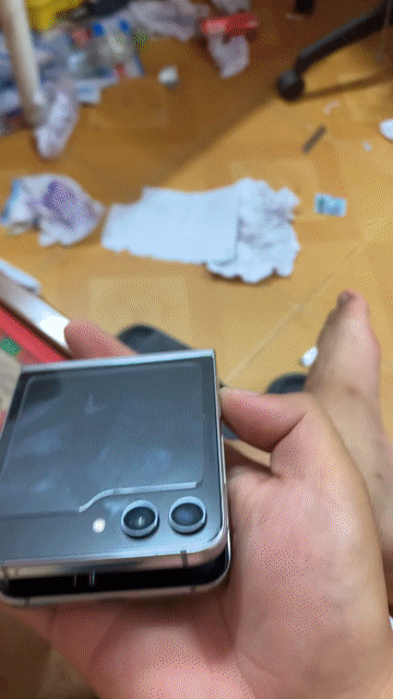 Samsung zlip 5 Đẹp ken màn sọc còn box. Mua bán Điện thoại tại Huyện Chợ Lách Bến Tre được đăng bởi Nguyen Tam Khiet hình 1
