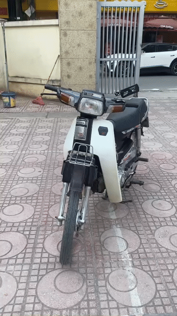 Honda Dream Cổ điển Trắng đen. Mua bán Xe máy tại Quận Nam Từ Liêm Hà Nội được đăng bởi chị lan hình 1