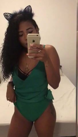 Model - Melii bailar