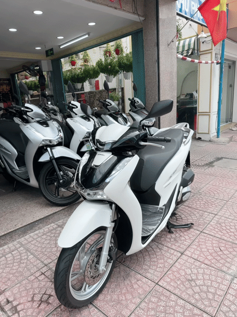 Honda SH 160i ABS 2025 Trắng Đen HSCT Bấm Số Liền. Mua bán Xe máy tại Quận Phú Nhuận Tp Hồ Chí Minh được đăng bởi Ngô Hà hình 1