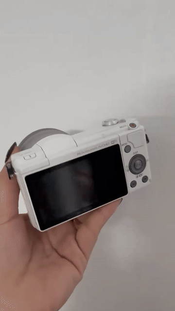 Máy ảnh Sony Trắng. Mua bán Máy ảnh, Máy quay tại Quận 8 Tp Hồ Chí Minh được đăng bởi Vân An hình 1