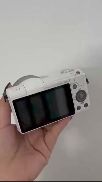 Máy ảnh Sony Trắng. Mua bán Máy ảnh, Máy quay tại Quận 8 Tp Hồ Chí Minh được đăng bởi Vân An hình 1