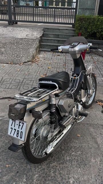 Honda Cub 70cc Bạc. Mua bán Xe máy tại Thành phố Biên Hòa Đồng Nai được đăng bởi Khiêm Đỗ hình 1