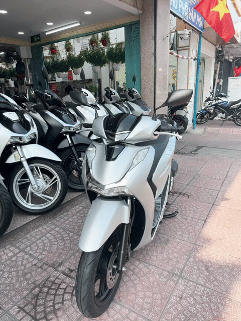 Honda SH 125i 2022 Xám Porsche BSTP Chính Chủ. Mua bán Xe máy tại Quận Phú Nhuận Tp Hồ Chí Minh được đăng bởi Ngô Hà hình 1