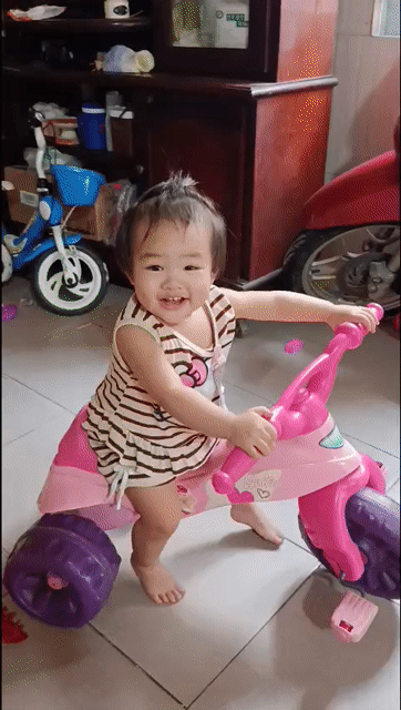 xe ba bánh trẻ em có bàn đạp. Mua bán Mẹ và bé tại Quận Bình Thạnh Tp Hồ Chí Minh được đăng bởi Diem Nguyen hình 1