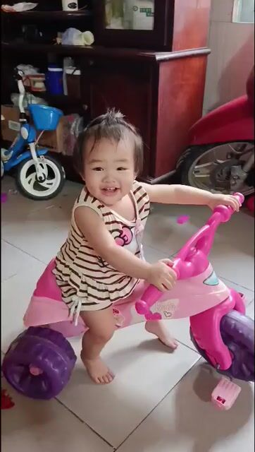 xe ba bánh trẻ em có bàn đạp. Mua bán Mẹ và bé tại Quận Bình Thạnh Tp Hồ Chí Minh được đăng bởi Diem Nguyen hình 1