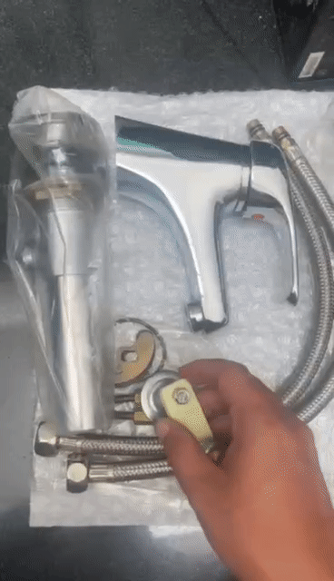 Vòi sen nóng lạnh Moen Đồng thau Bạc USA. Mua bán Thiết bị vệ sinh, nhà tắm tại Quận Tân Phú Tp Hồ Chí Minh được đăng bởi Phat Tran hình 1