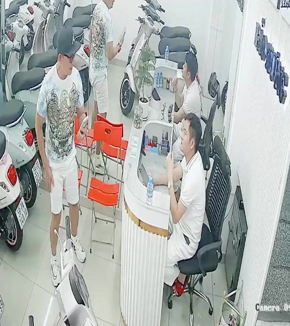 Vespa Sprint hồng Porsche. Mua bán Xe máy tại Quận Phú Nhuận Tp Hồ Chí Minh được đăng bởi VESPA  PIAGGIO BẢO HƯNG Vespa cũ trả góp  hình 1